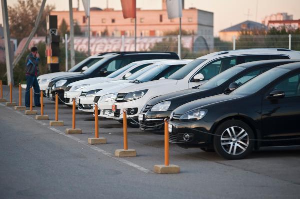 За неделю в Перми зафиксировали 39 случаев незаконной парковки на газонах