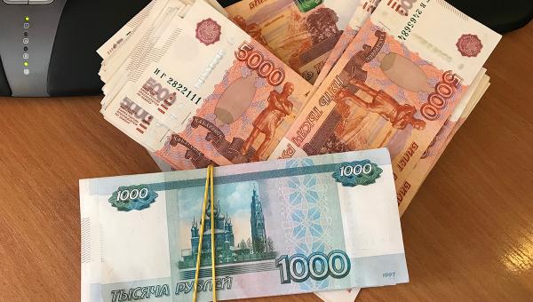 В этом году на подарки ко Дню учителя родители Прикамья потратят в среднем 2200 рублей