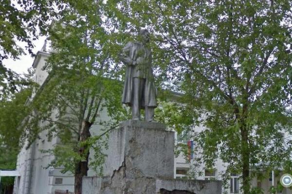 В Перми демонтировали памятник
Максиму Горькому