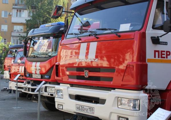В Кунгуре пожарные спасли из горящего дома 10 человек, в том числе троих детей