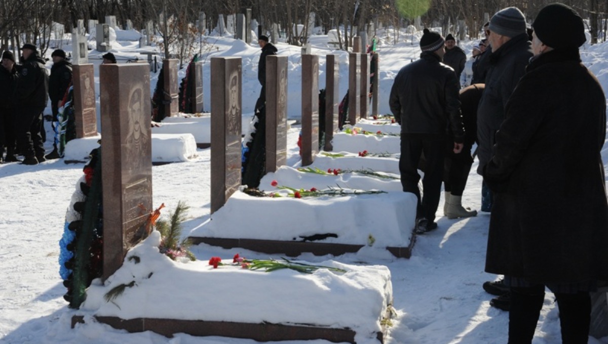 Пермские полицейские почтили память погибших при выполнении служебного  долга бойцов СОБР | «Новый компаньон»