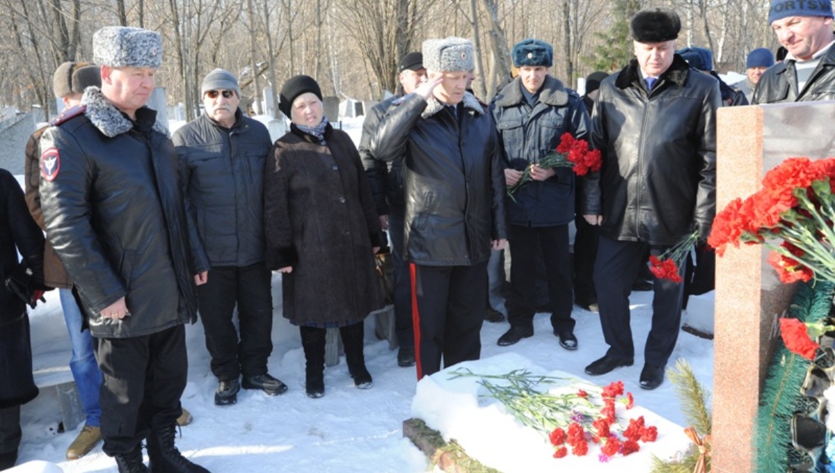 Пермские полицейские почтили память погибших при выполнении служебного  долга бойцов СОБР | «Новый компаньон»