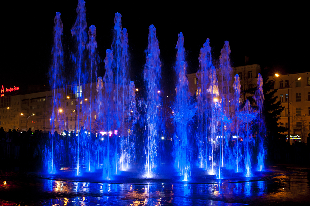 В Перми перед Театром-Театром запустили главный городской фонтан