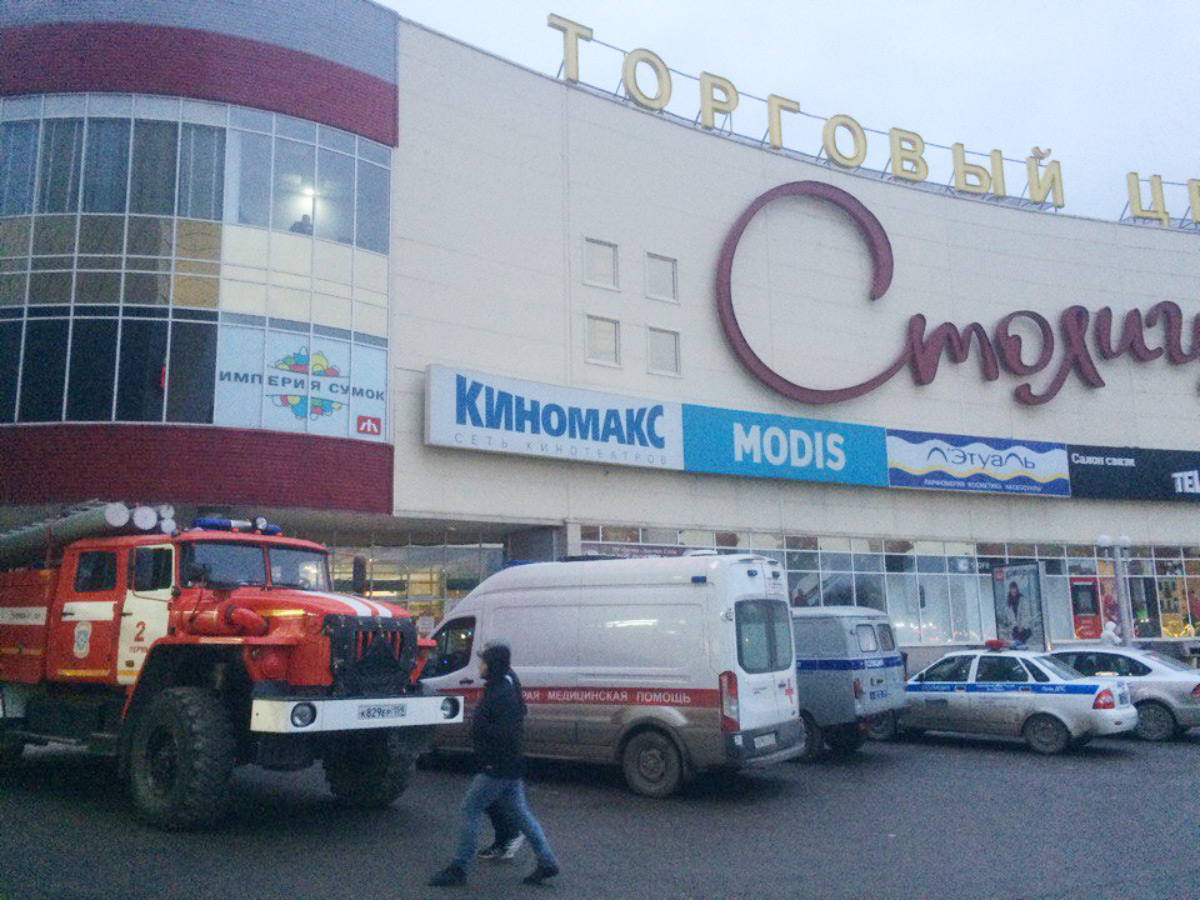 Столица пермь. ТРК столица Пермь. Столица торговый центр город Пермь. ТЦ столица семья Пермь. ТРК столица Пермь фото.