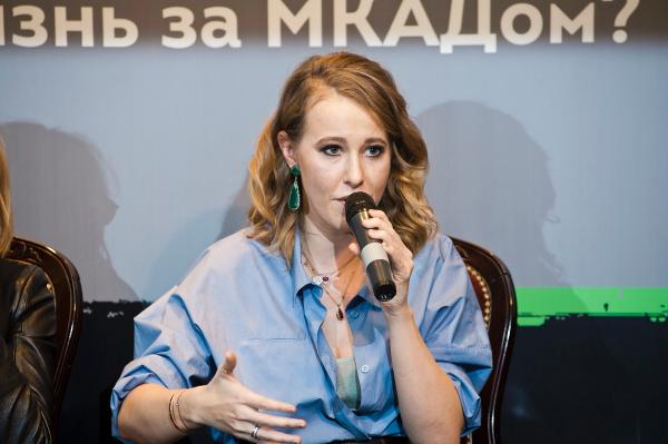 Журналистка Ксения Собчак подвергла критике состояние здания женской консультации в Перми