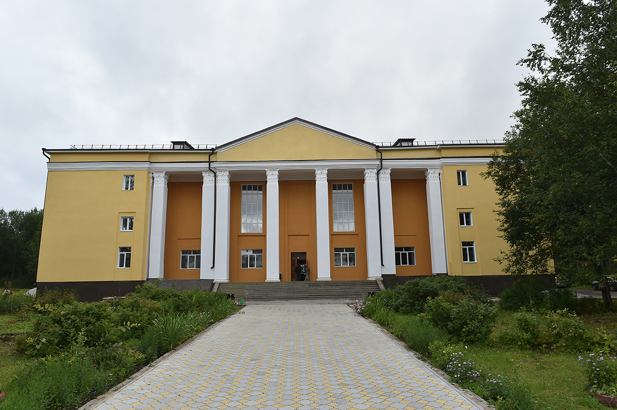 Погода в гремячинске пермского края. Дворец культуры Гремячинск. ДК Гремячинск Пермский край. Посёлок Гремячинск Пермский край дворец культуры. ДК город Гремячинск.