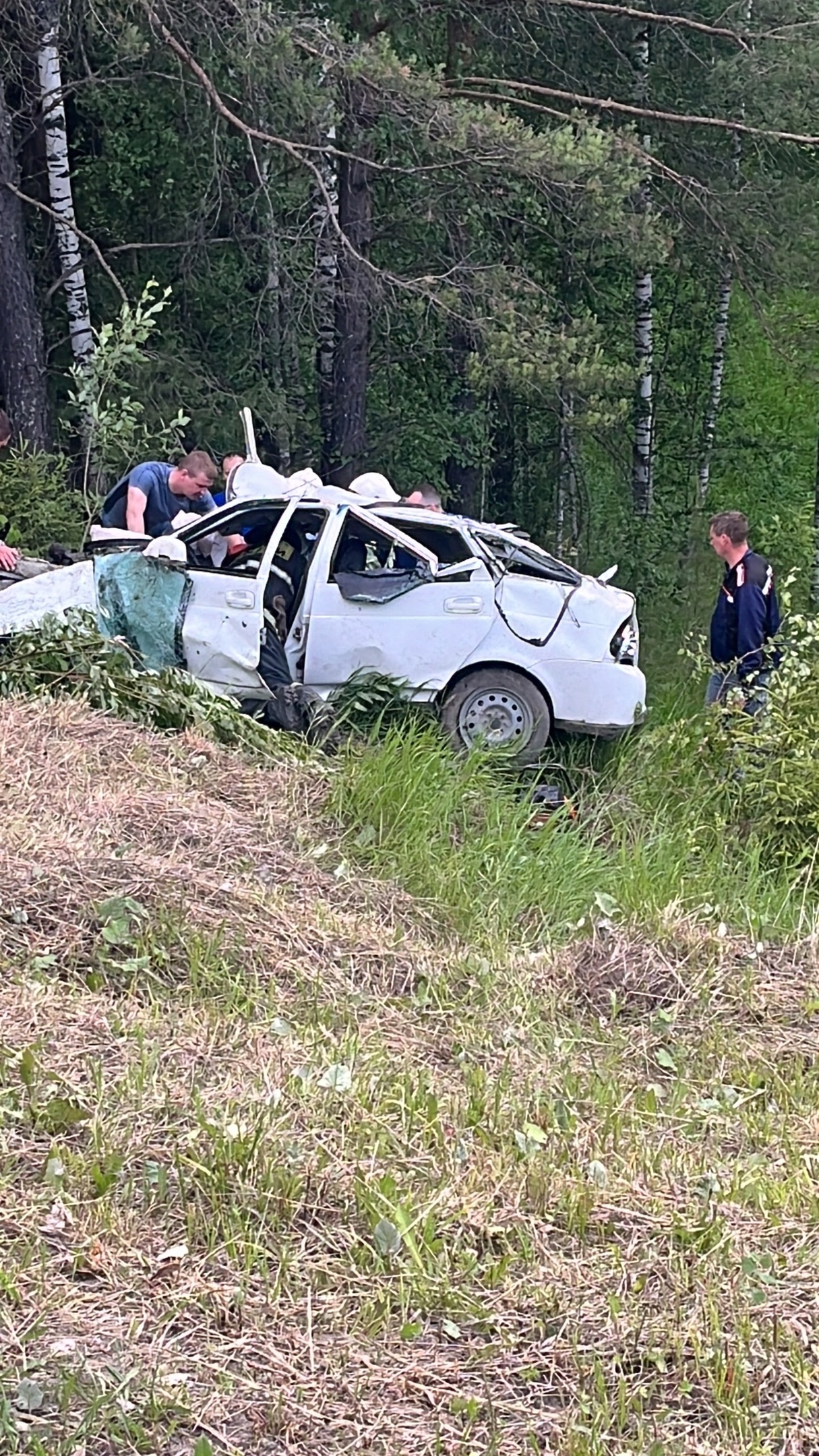 Под Кунгуром в Пермском крае мусоровоз смял легковой автомобиль | «Новый  компаньон»