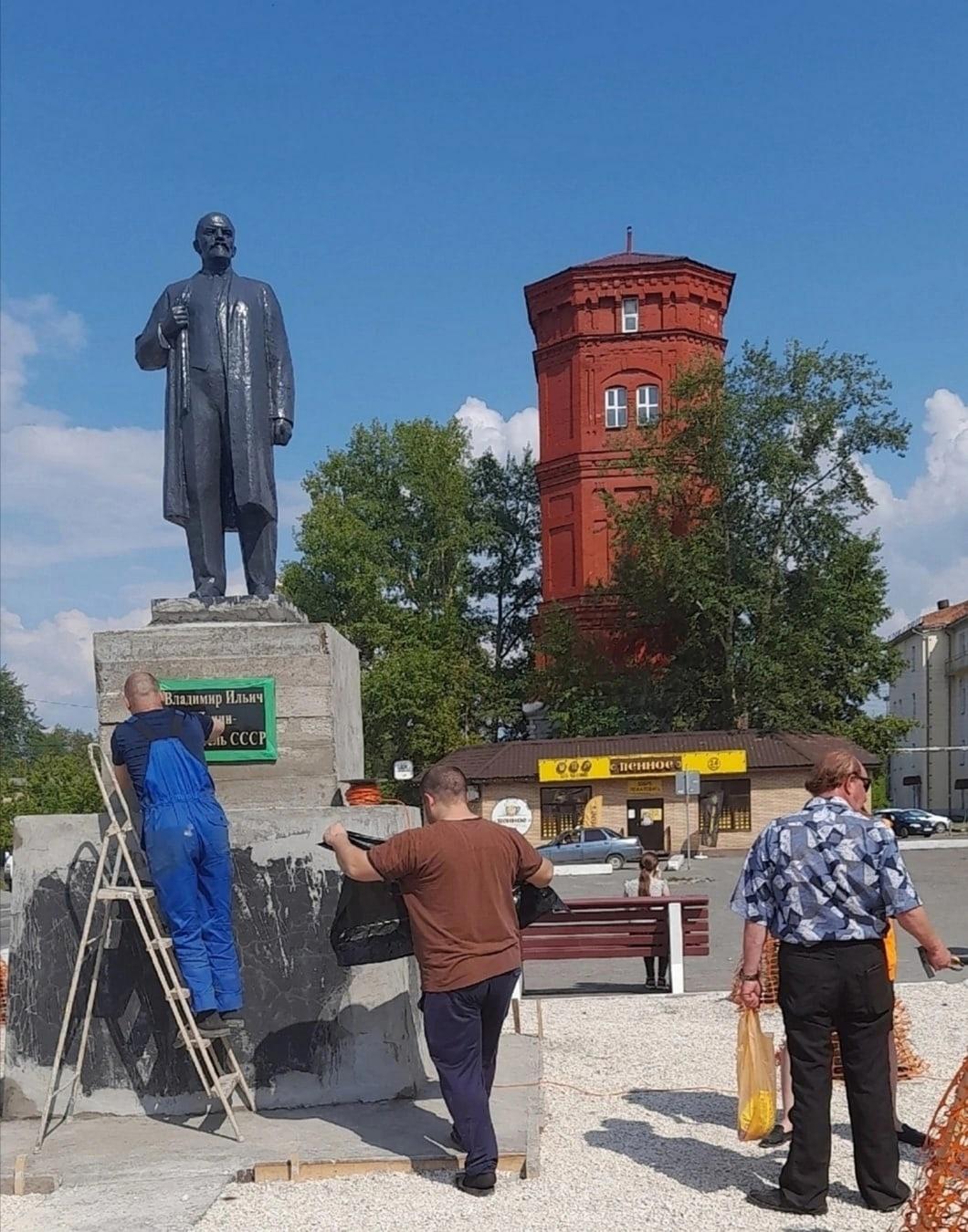 В Кунгуре на привокзальной площади снова установили памятник Ленину |  05.07.2023 | Пермь - БезФормата