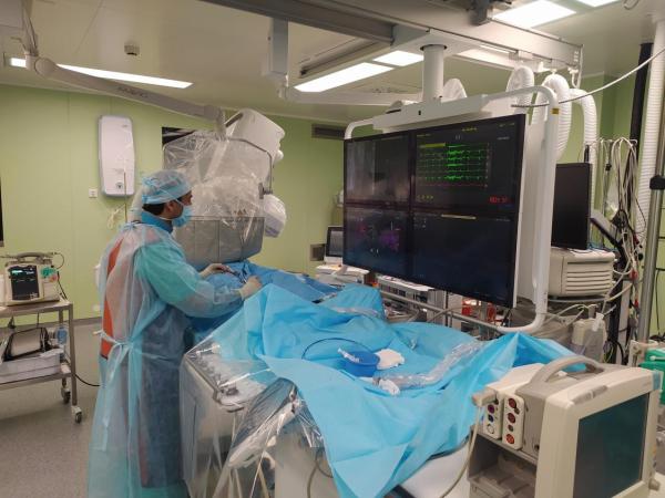 Врачи пермской больницы впервые в РФ провели уникальную операцию по устранению аритмии