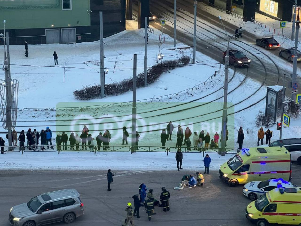 В Перми у гипермаркета «Cемья» Lexus сбил двух детей | 17.12.2023 | Пермь -  БезФормата